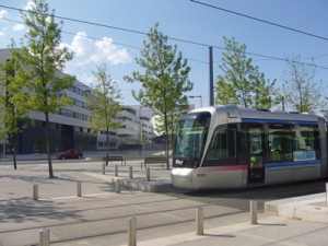 tram devant minatec